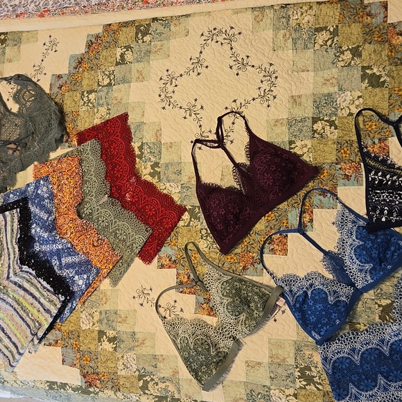 Bundle of Victoria's Secret - Bras & Panties - - Picture 6 of 7